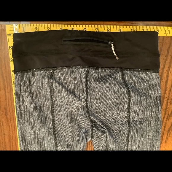 EUC Lululemon capris - Picture 4 of 6
